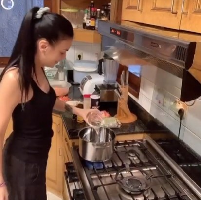 11 Langkah bikin sup sehat ala Sophia Latjuba, mudah ditiru