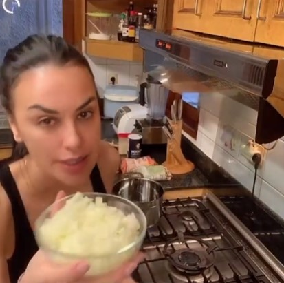 11 Langkah bikin sup sehat ala Sophia Latjuba, mudah ditiru