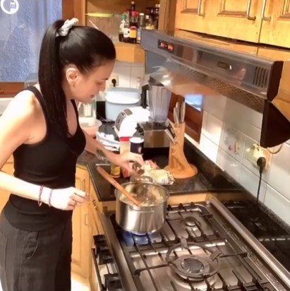 11 Langkah bikin sup sehat ala Sophia Latjuba, mudah ditiru