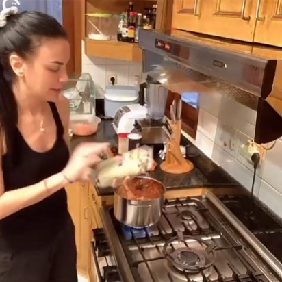 11 Langkah bikin sup sehat ala Sophia Latjuba, mudah ditiru