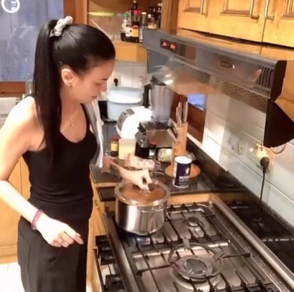 11 Langkah bikin sup sehat ala Sophia Latjuba, mudah ditiru