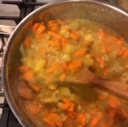 11 Langkah bikin sup sehat ala Sophia Latjuba, mudah ditiru