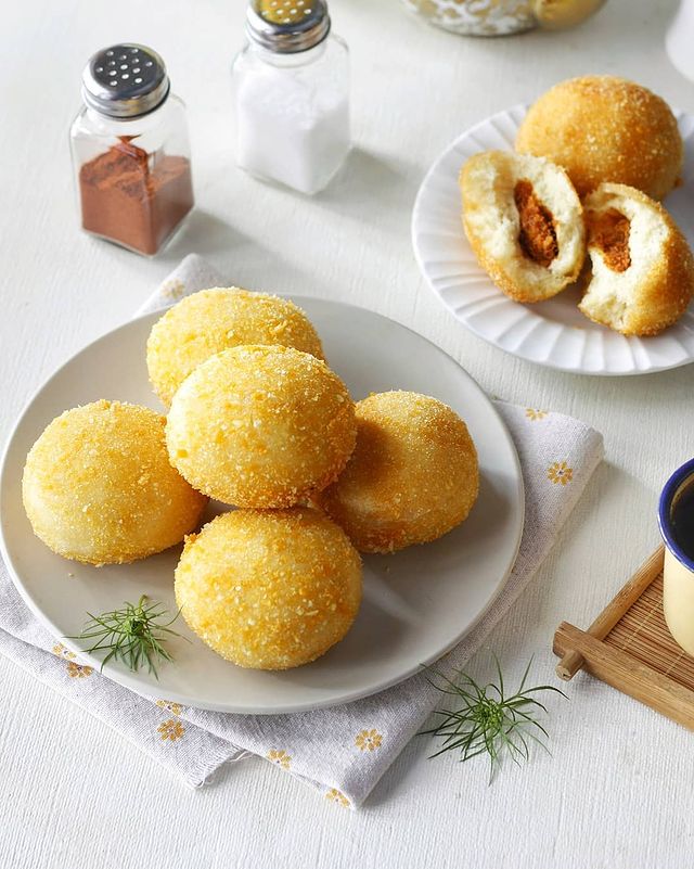 11 Cara membuat roti goreng ayam mengembang sempurna, empuk dan gurih