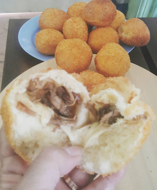 11 Cara membuat roti goreng ayam mengembang sempurna, empuk dan gurih