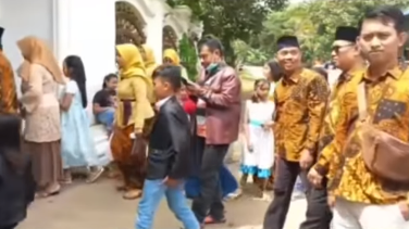 Penampakan tiga mobil mewah kado ulang tahun warga Pati yang viral