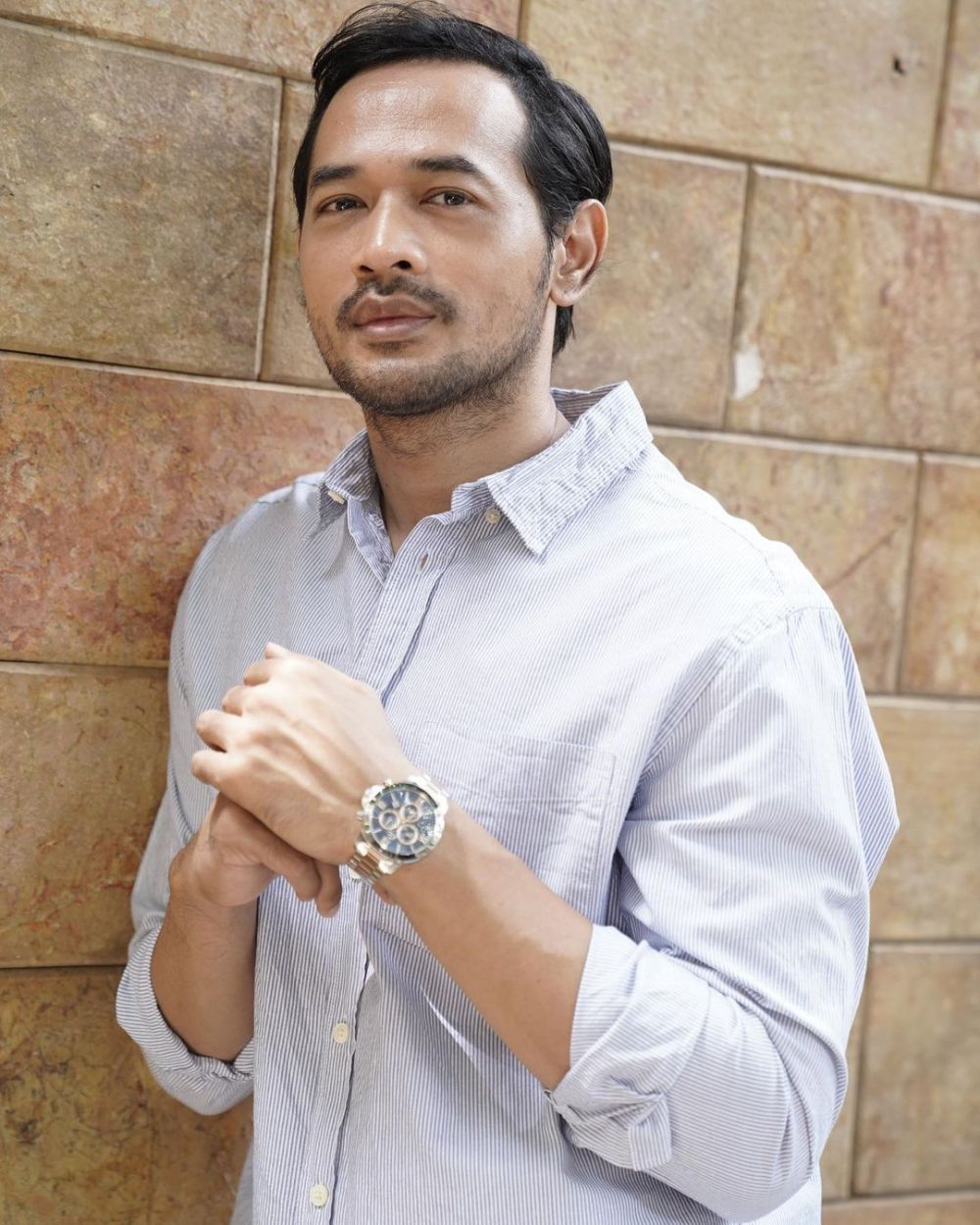 11 Aktor sukses perankan suami selingkuh, Reza Rahadian bikin emosi