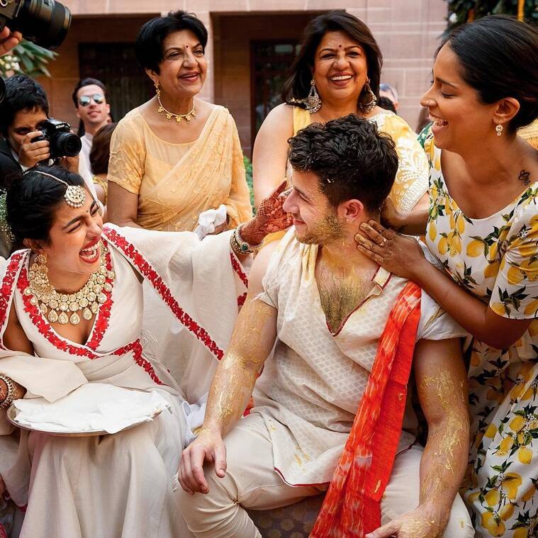 Momen ritual haldi jelang nikah 9 pasangan seleb Bollywood, meriah