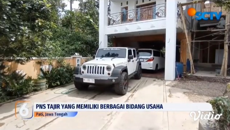 5 Potret rumah sekdes Pati viral kado 3 mobil untuk anak dan ponakan