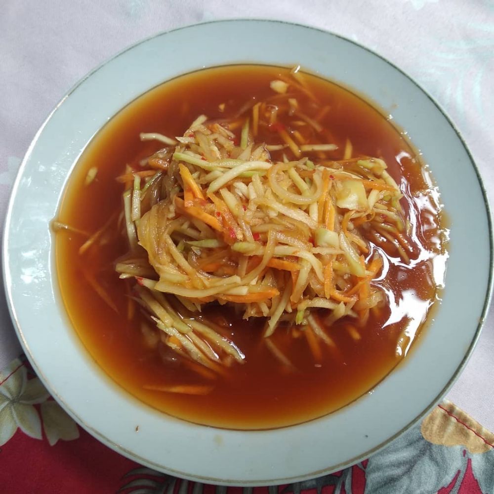 15 Cara membuat bumbu rujak buah, sederhana dan pedasnya nampol