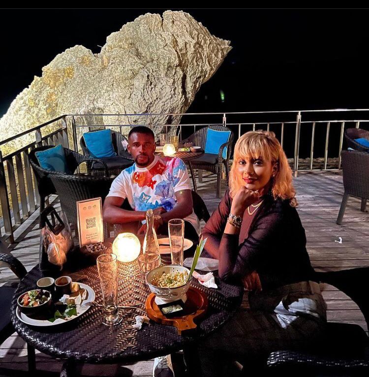 Dinner romantis di pantai, 6 momen Kimmy Jayanti rayakan ultah suami