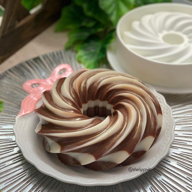 11 Cara membuat puding zebra, simpel, lembut, dan segar