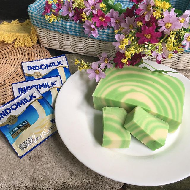 11 Cara membuat puding zebra, simpel, lembut, dan segar