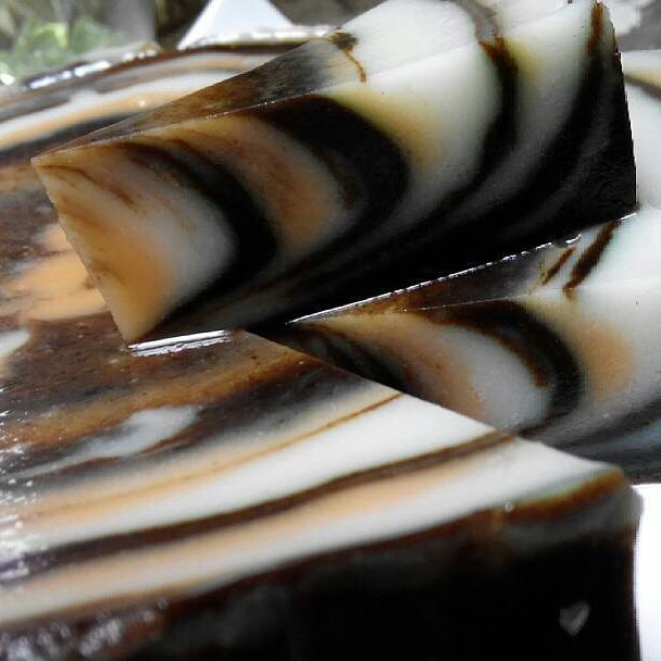 11 Cara membuat puding zebra, simpel, lembut, dan segar