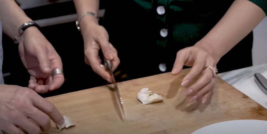 9 Langkah Inul Daratista bikin sup timun telur, ekonomis dan antiribet