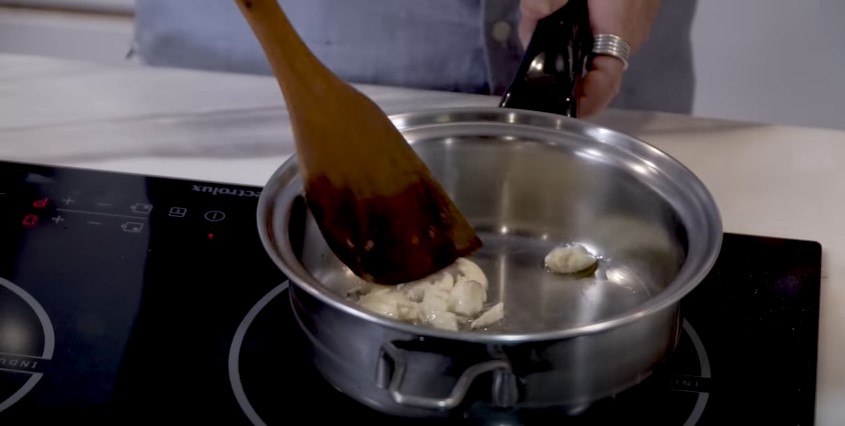 9 Langkah Inul Daratista bikin sup timun telur, ekonomis dan antiribet