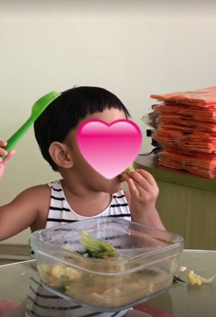 Menu buah dan sayur finger food ala 8 anak seleb, bantu kenali makanan