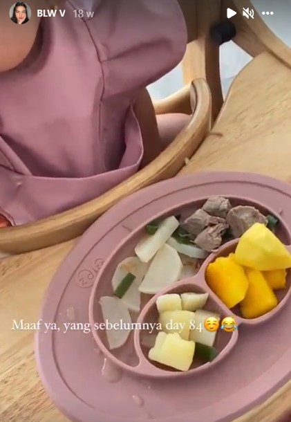 Menu buah dan sayur finger food ala 8 anak seleb, bantu kenali makanan