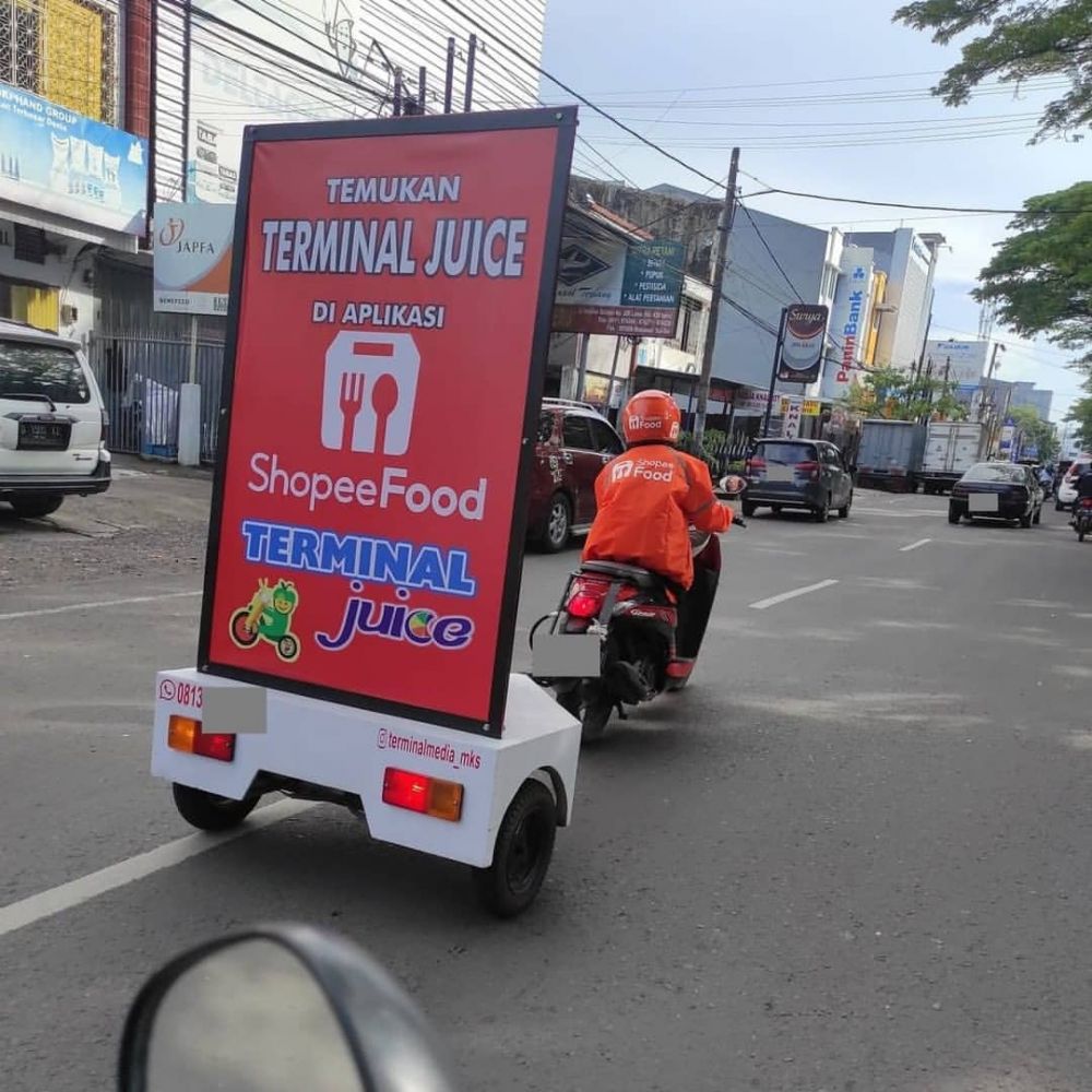 11 Potret lucu atribut motor driver ojek online, unik tapi nyeleneh