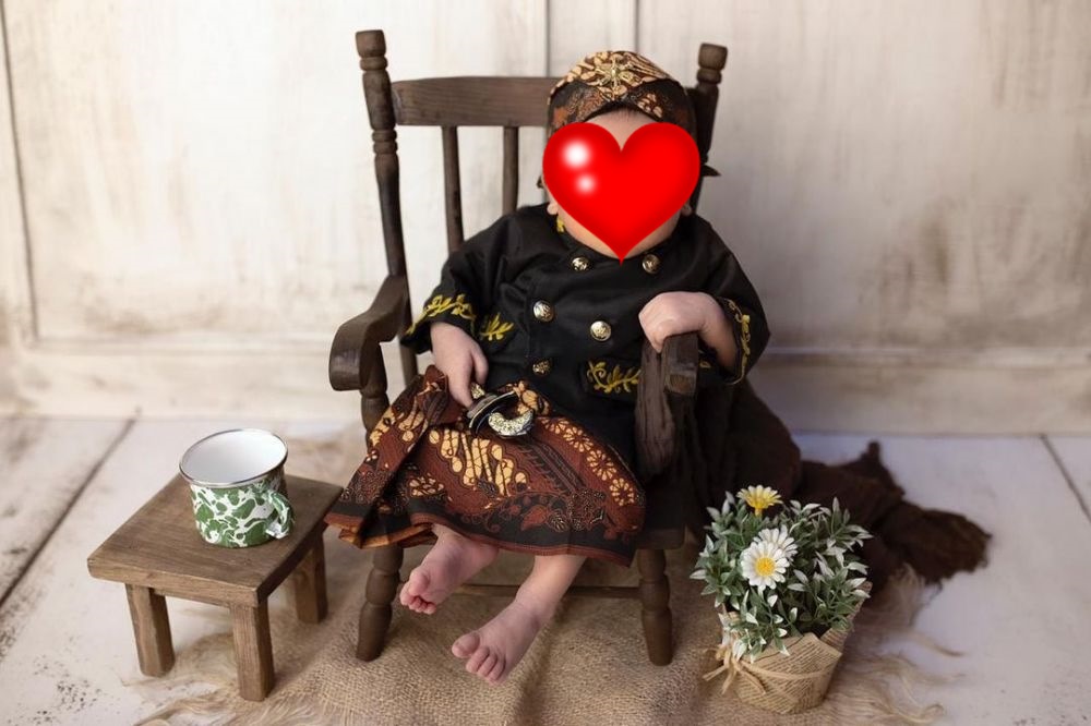 Pemotretan newborn 14 anak seleb pakai baju adat, anak Sule gaya Sunda