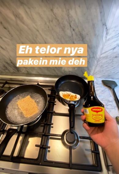 9 Masakan serba mi ala Jordi Onsu, simpel dan menggugah selera