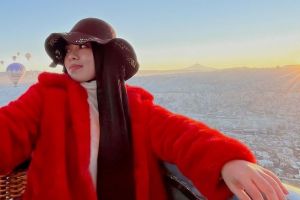 11 Padu padan outfit cewek Gen Halilitar saat liburan, simpel dan kece