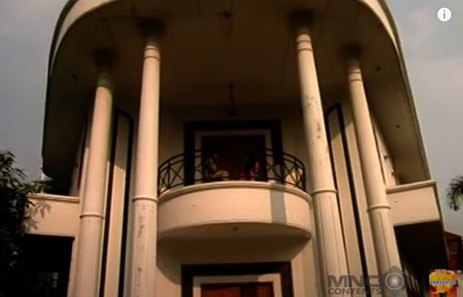 10 Potret rumah lawas Rita Sugiarto, seluas 1.000 meter persegi