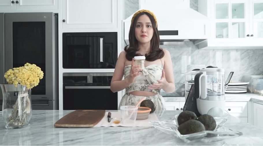 7 Trik Shandy Aulia bikin MPASI dari alpukat, anak auto doyan makan