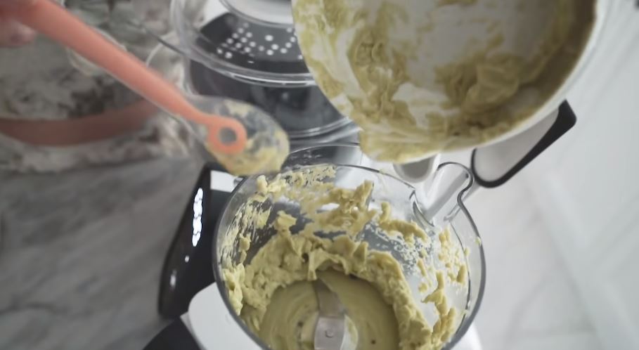 7 Trik Shandy Aulia bikin MPASI dari alpukat, anak auto doyan makan