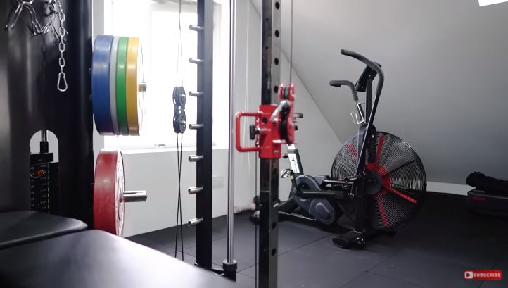 11 Potret rooftop rumah Sharena Delon, dilengkapi ruang meeting & gym