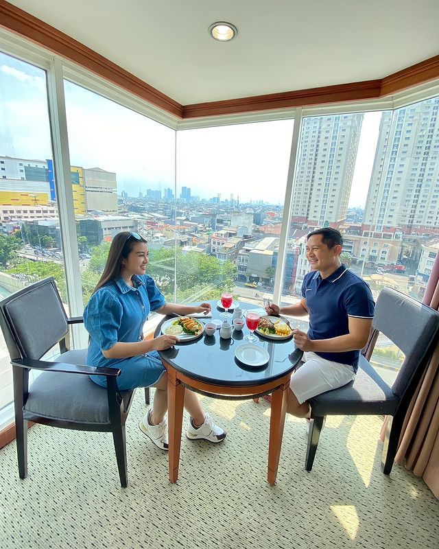 Menu makanan 9 seleb saat karantina di hotel, enak dan komplet