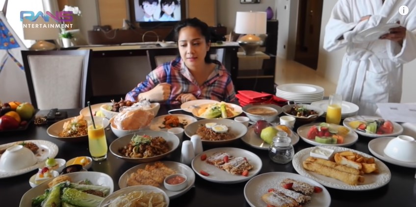 Menu makanan 9 seleb saat karantina di hotel, enak dan komplet