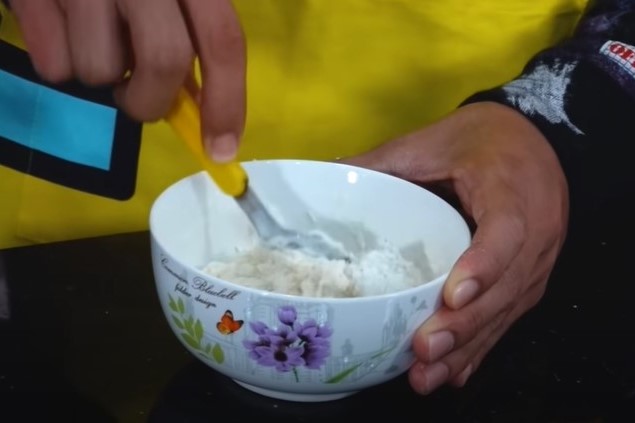 9 Langkah Natasha Wilona bikin donat mini, simpel cuma pakai 2 bahan