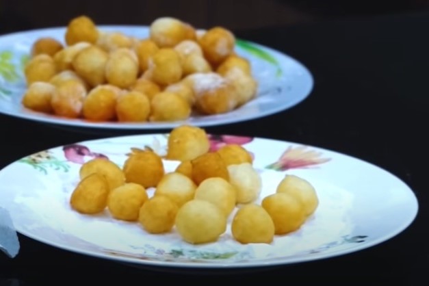 9 Langkah Natasha Wilona bikin donat mini, simpel cuma pakai 2 bahan