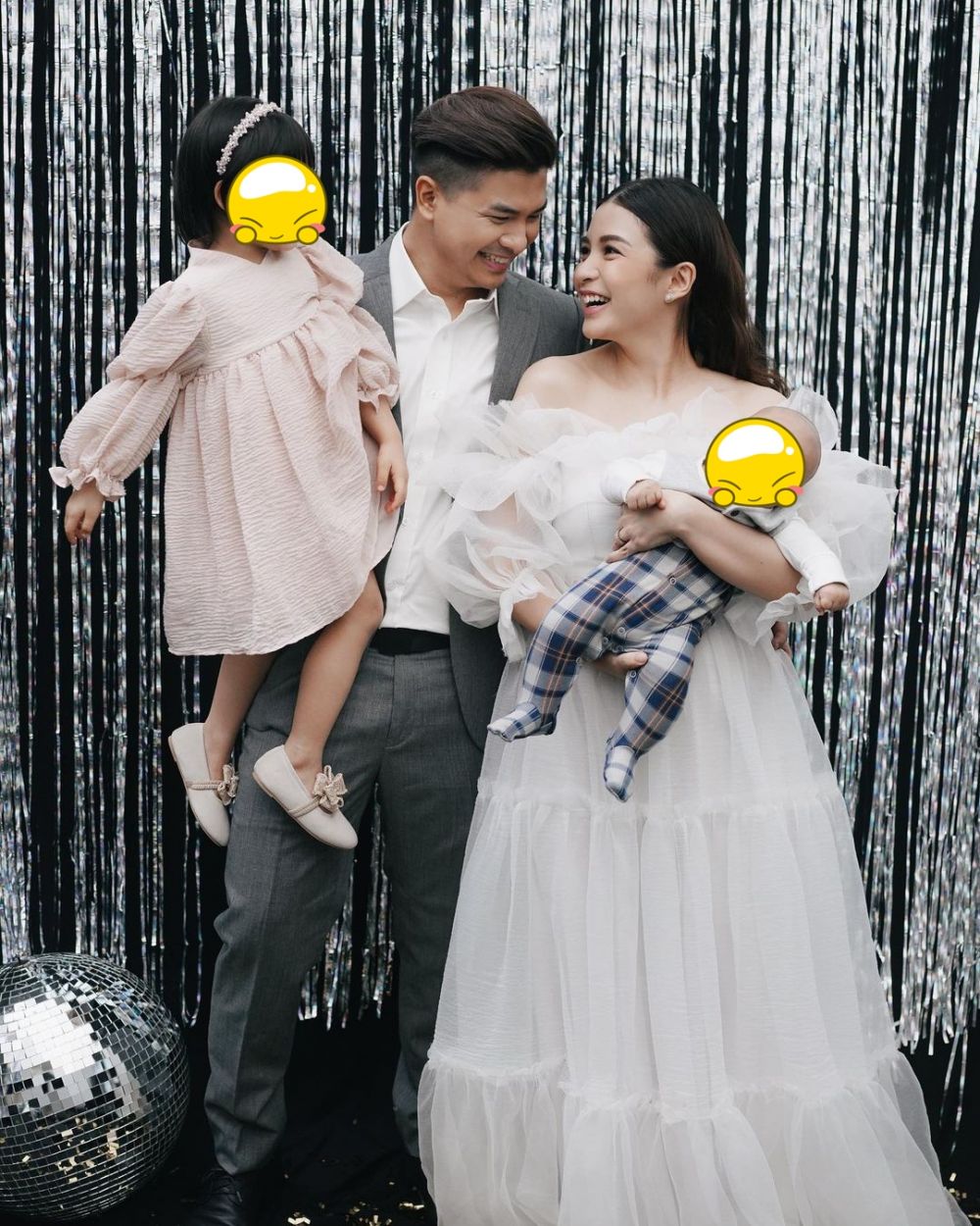 9 Pemotretan keluarga Glenn Alinskie beragam tema, terbaru adat Bali