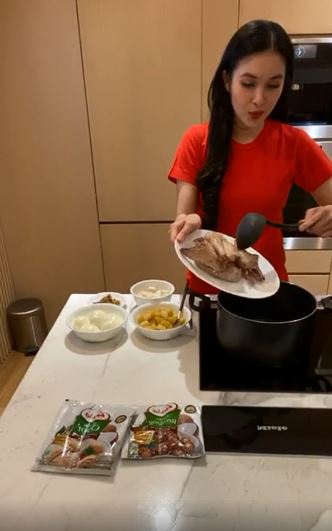 9 Langkah Sandra Dewi bikin opor ayam simpel, cuma 20 menit