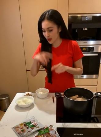 9 Langkah Sandra Dewi bikin opor ayam simpel, cuma 20 menit