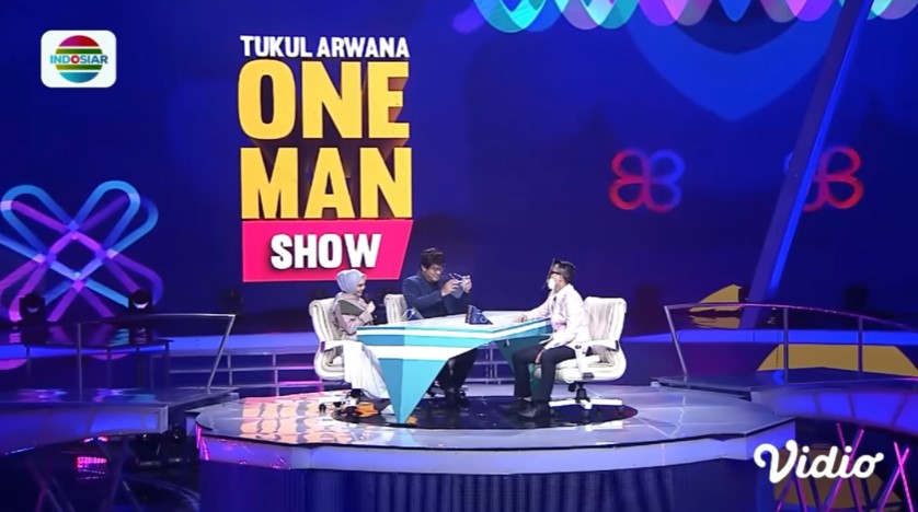 9 Aksi kocak Rina Nose & Gilang parodikan awal pertemuan Lesty-Billar