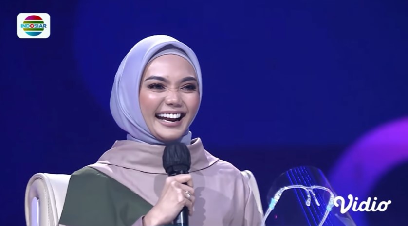 9 Aksi kocak Rina Nose & Gilang parodikan awal pertemuan Lesty-Billar