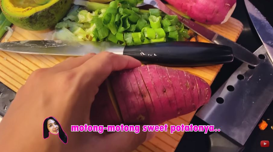 9 Langkah Dinda Kirana bikin camilan sehat, cuma pakai tiga bahan