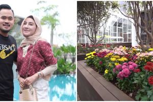 11 Penampakan mini zoo di rumah Juragan99, dilengkapi taman bunga