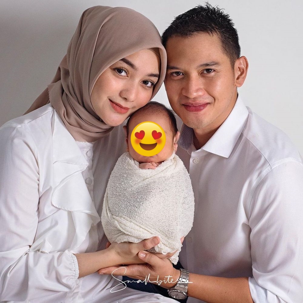 Pemotretan 11 seleb bareng anak pertama, Lesty-Billar pakai baju Sunda