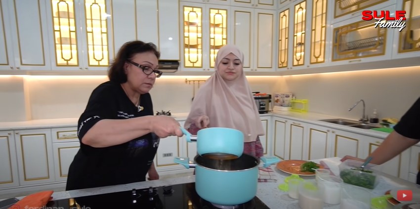 9 Trik Nathalie Holscher buat ayam woku, gurih dan bumbu mudah meresap