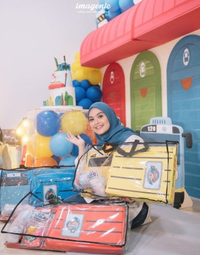 Ceria bertema Tayo, ini 9 momen ulang tahun anak Vebby Palwinta