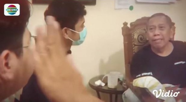 7 Potret terbaru Tukul Arwana usai operasi pendarahan otak