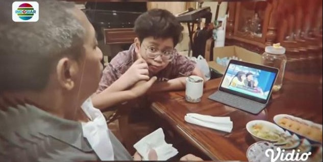 7 Potret terbaru Tukul Arwana usai operasi pendarahan otak