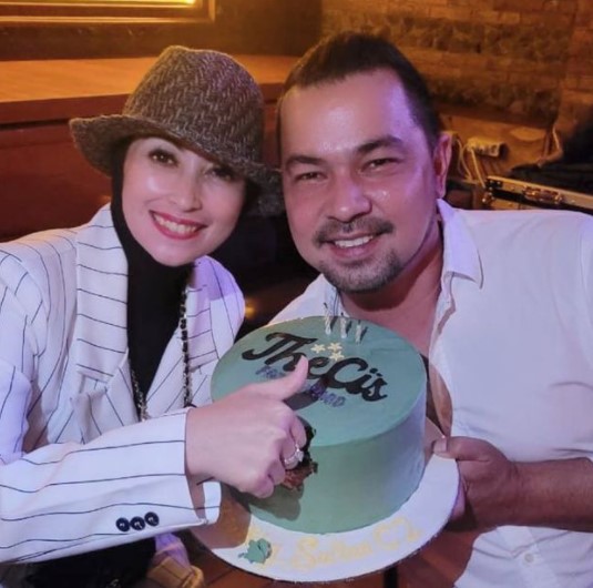 Momen ulang tahun 7 raja sinetron era 90-an, kue Ferry Salim unik