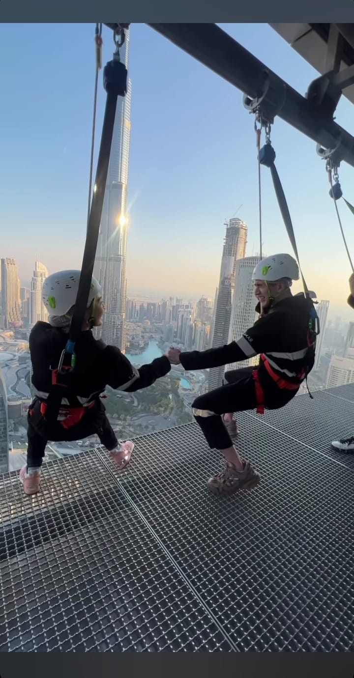 Takut ketinggian, ini 5 momen Verrell Bramasta naik sky view di Dubai