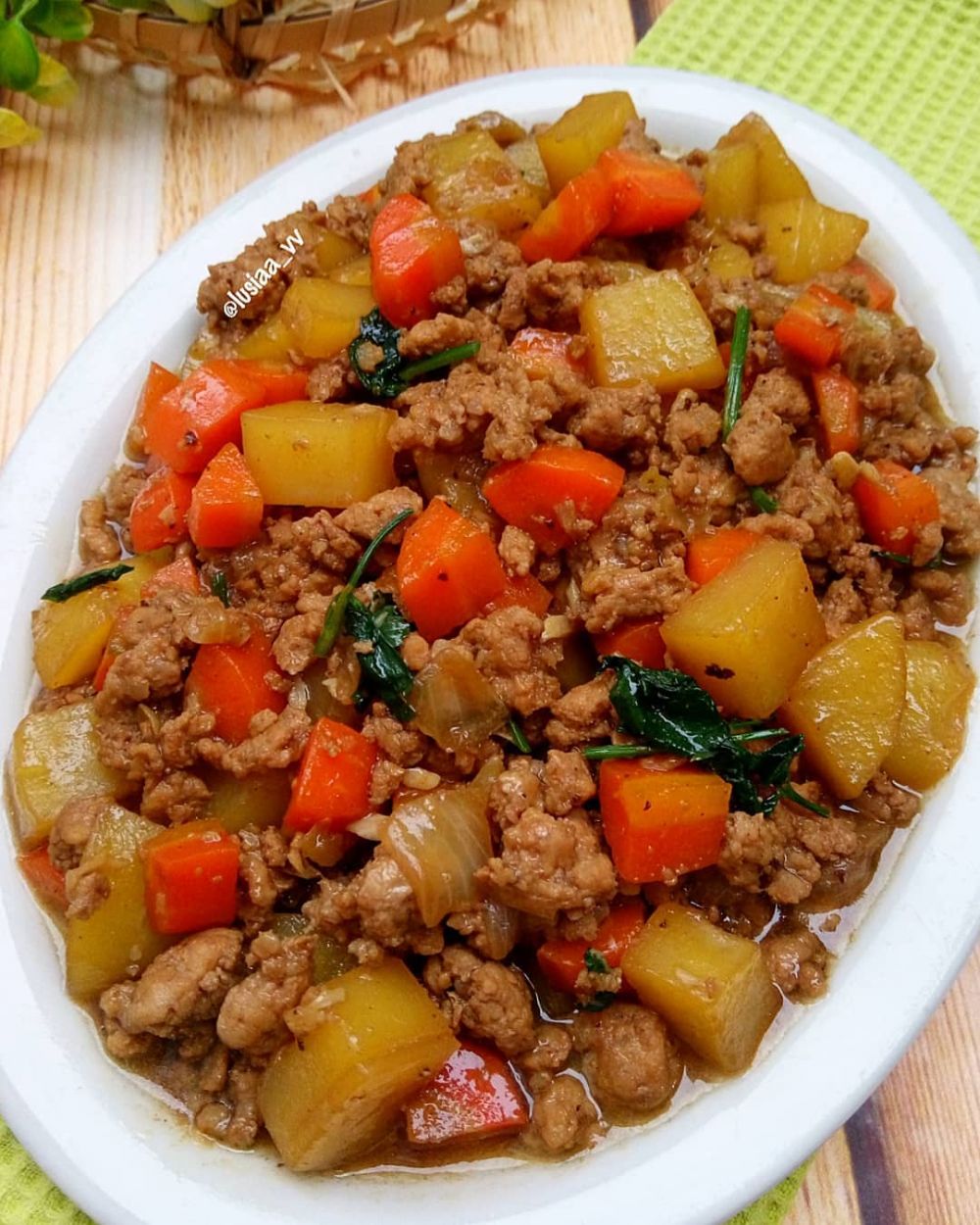 Resep tumis kentang wortel daging cincang kecap, enak dan sederhana