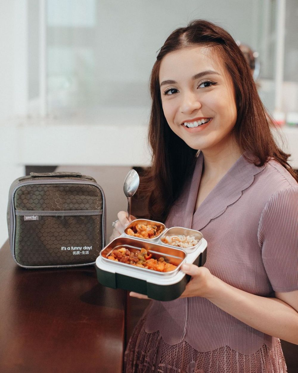 Makanan ini dihindari 7 seleb usai lahiran, tumbuh balik langsing