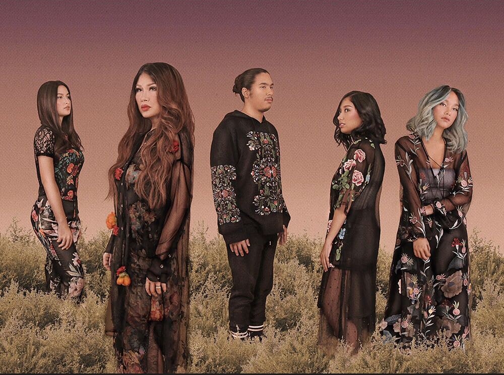 Jadi single mom, ini 7 pemotretan seleb bareng putrinya yang ikonik